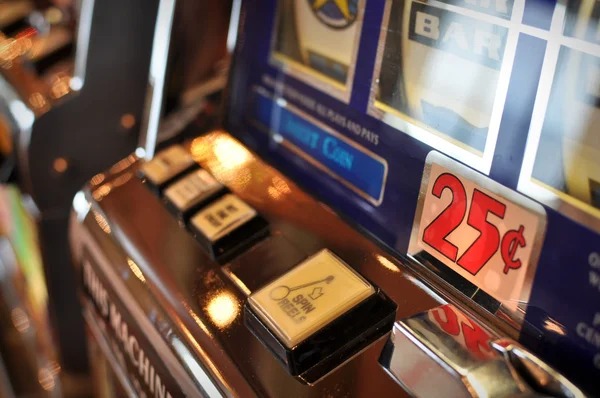 Jurassic Kingdom symbol paytable and bonus feature display